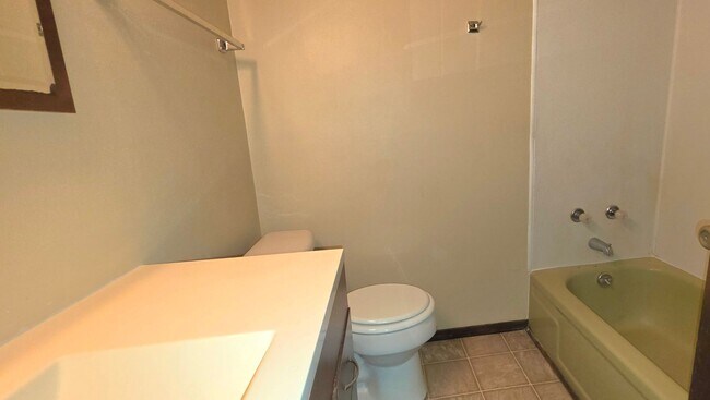 Building Photo - 3 Bedrooms, 2 baths, 2 Living Areas!  $1,295!
