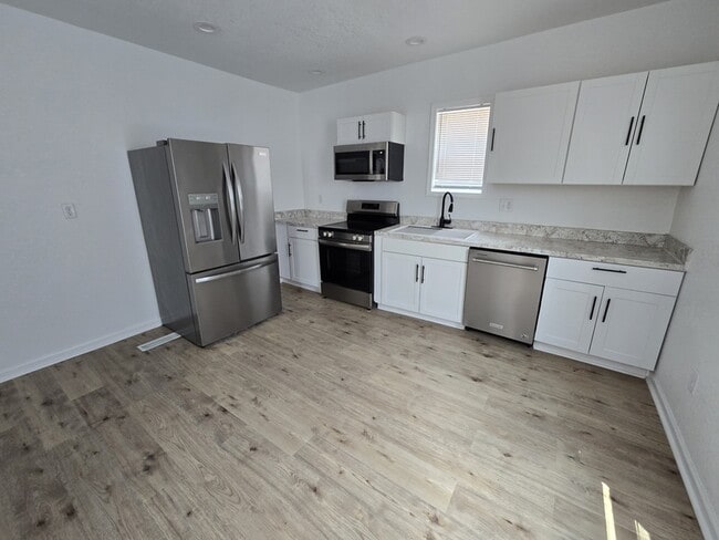Building Photo - 839 Mt Vernon Ave