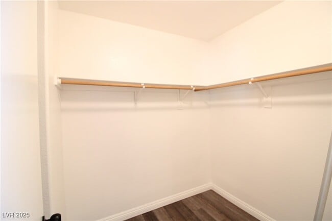 Building Photo - 301 Laguna Glen Dr