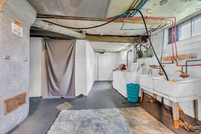 Building Photo - 3842 W. 133