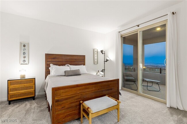 Building Photo - 1592 Pacific Baza St