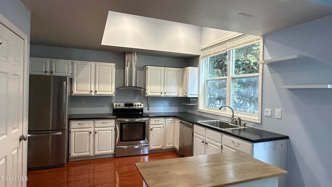 Building Photo - 21 Skylark Dr