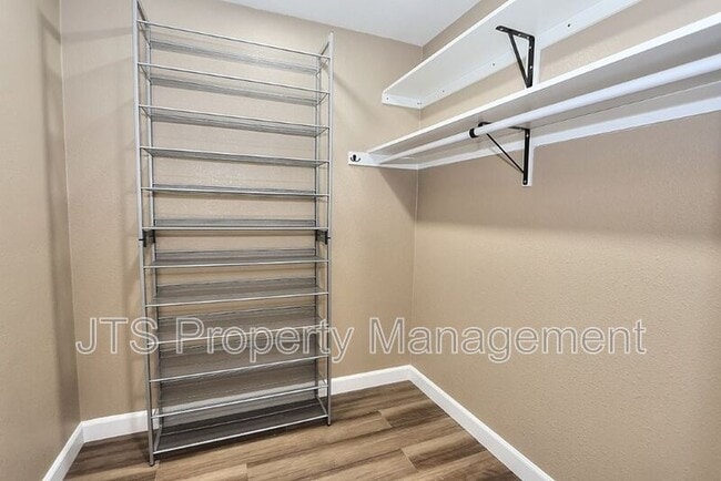 Building Photo - 3160 Watt Ave