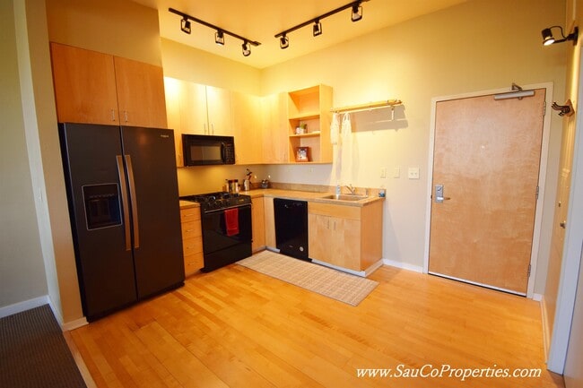Building Photo - 1425 NE 61st Ave