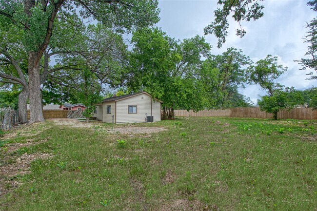 Building Photo - 10055 Hardison Ln