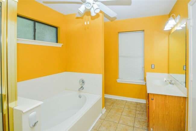 Building Photo - 17902 Autumn Hills Dr