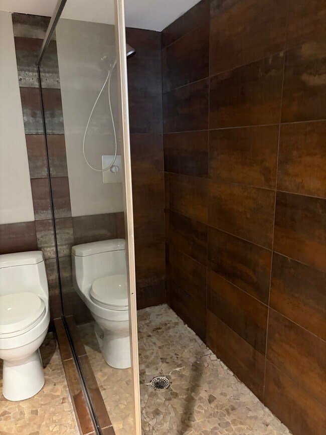 Building Photo - REMODELED NW RALEIGH 3 BEDROOM CONDO IN MARTINIQUE--SWIMMING POOL- UPDATED PRIMARY BATHROOM