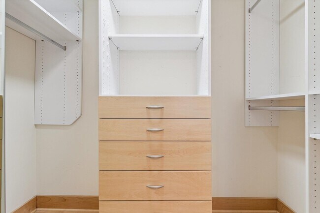 Building Photo - 333 W Mifflin St