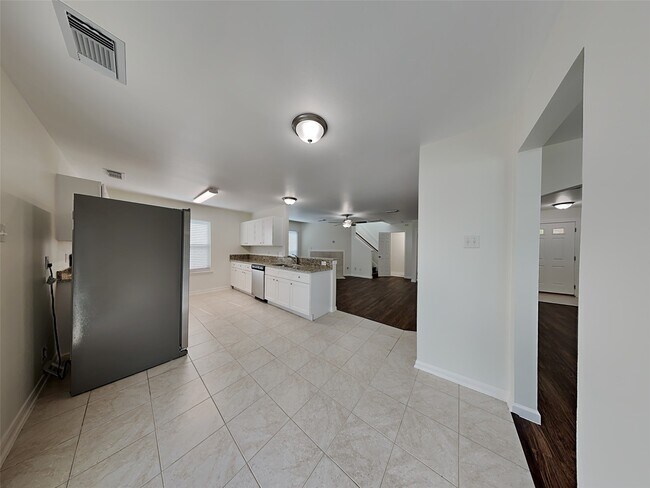 Building Photo - 11731 Rolling Stream Dr