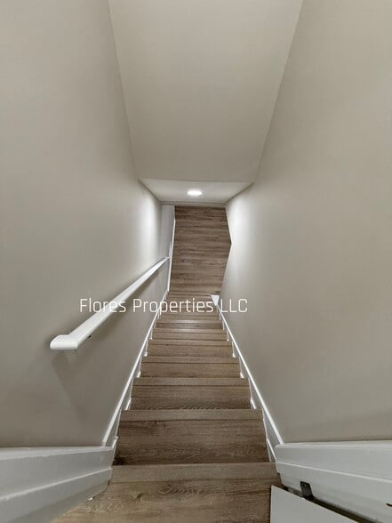 Building Photo - 1136 Pauline Ave