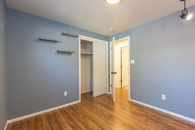 Building Photo - Charming Ranch in North Longmont!