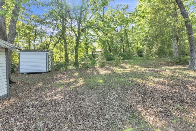 Building Photo - Cozy 2 Bed / 1 Bath Bungalow Near the Blue Ridge Mountains on Nearly 1 Acre $1,595/mo rent