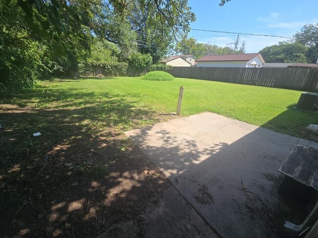 Building Photo - Charming 3-Bedroom Home with Large Yard