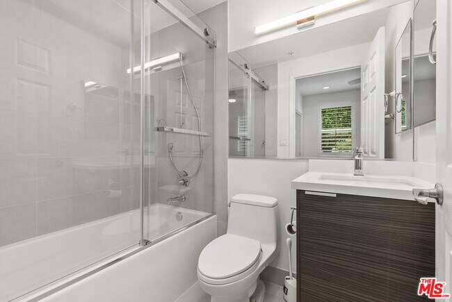 Building Photo - 6038 Carlton Way