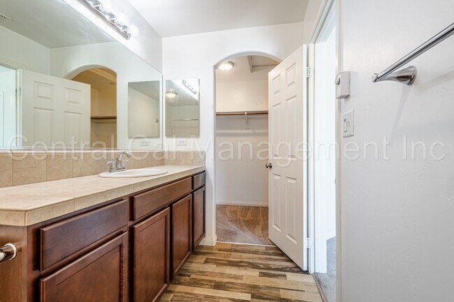 Building Photo - 3 Bedroom/2 Bath Home in Tyner Ranch - $22...
