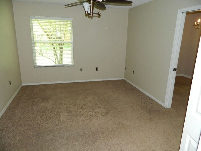 Building Photo - 317 Silver Pine Dr