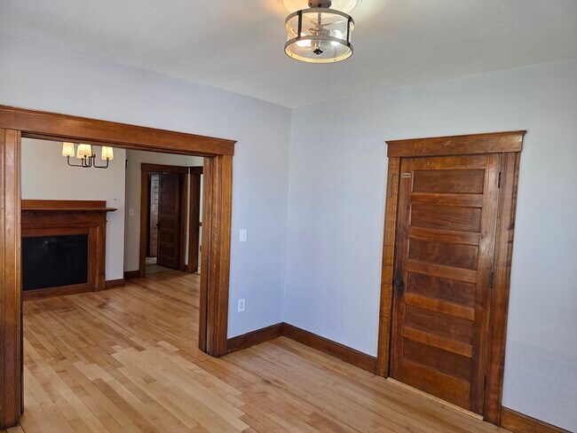 Building Photo - 2 Hillside St