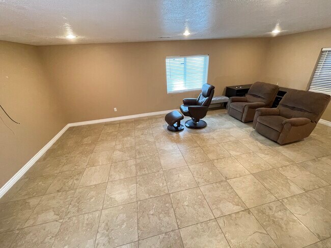 Building Photo - 2936 Sefton Dr