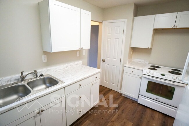 Building Photo - 712 Robison Dr