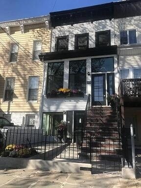 Building Photo - 295 Webster Ave