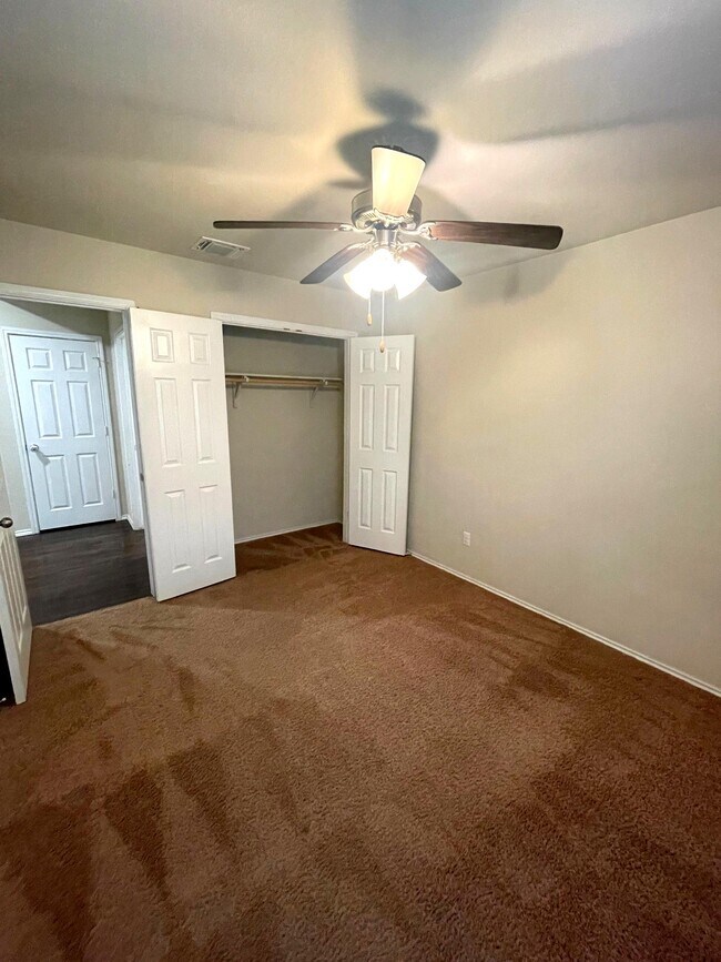 Building Photo - 263 Bainbridge Rd