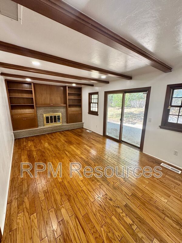 Building Photo - 2820 N McMillan Ave