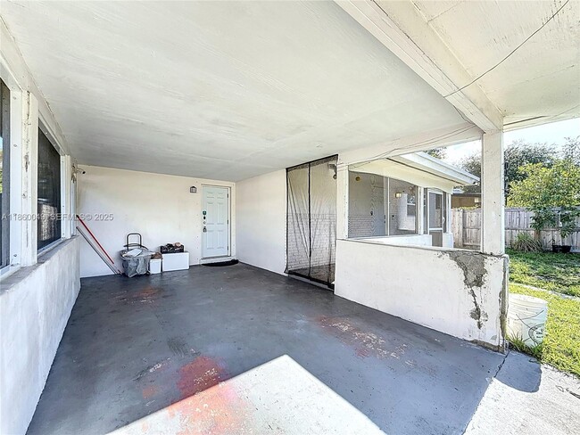 Building Photo - 921 NW 14th St