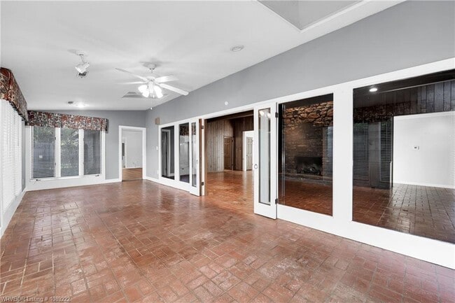 Building Photo - 2411 S 46th St