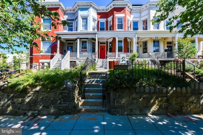 Building Photo - 104 R St NE