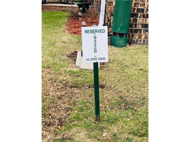 Building Photo - 932 Westbrooke Way