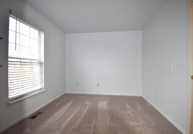 Building Photo - 44725 Ellery Ln