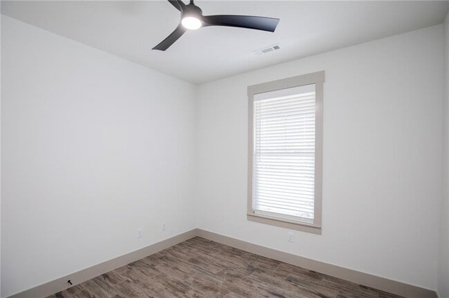 Building Photo - 108 White Oak St