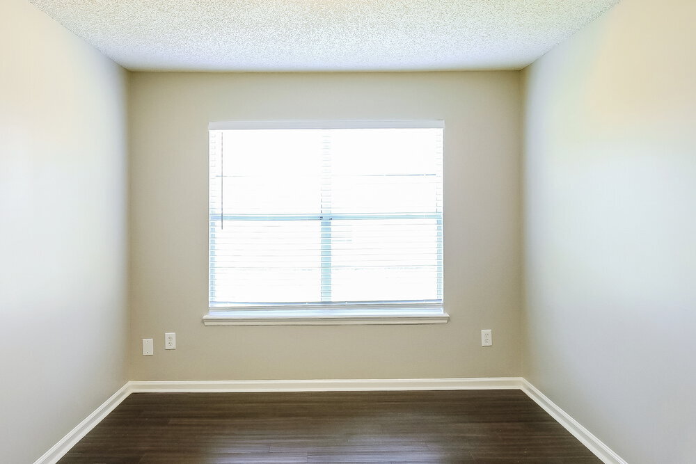 Building Photo - 597 Prosperity Lake Dr