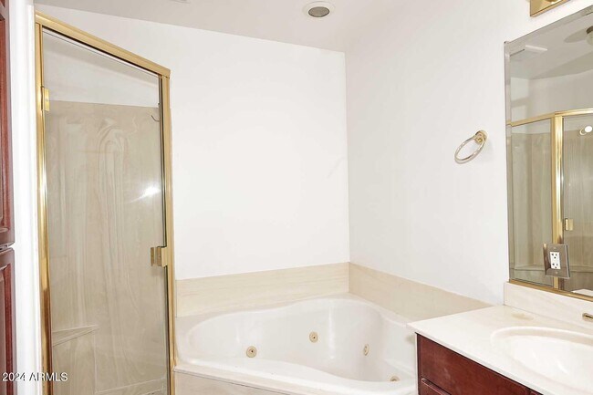 Building Photo - 6006 N 5th Pl