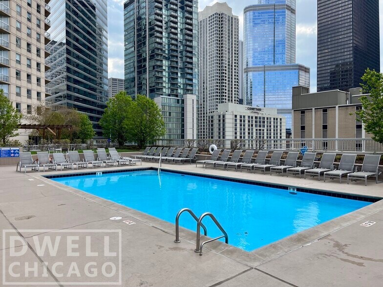 Building Photo - 545 N Dearborn St