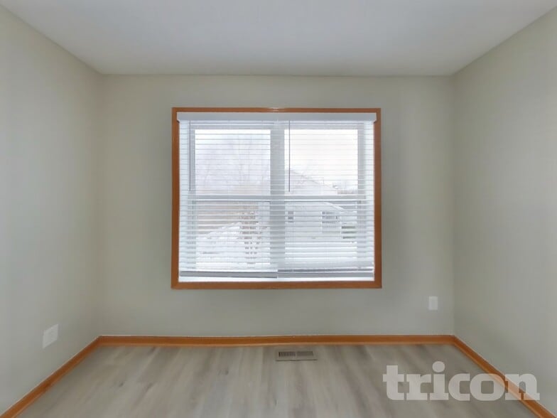 Building Photo - 9049 Garland Ln N