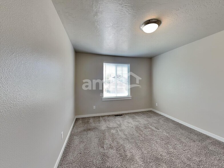 Building Photo - 9860 W Mossywood Dr