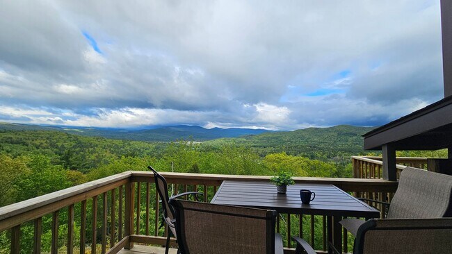 Building Photo - FURNISHED WINTER SEASONAL - 3 bedroom with Stunning Views, 6 mo lease - $2675/mo