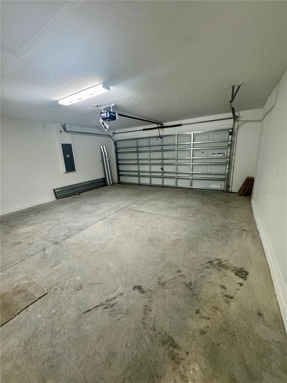 Building Photo - 8828 Bay Leaf Dr