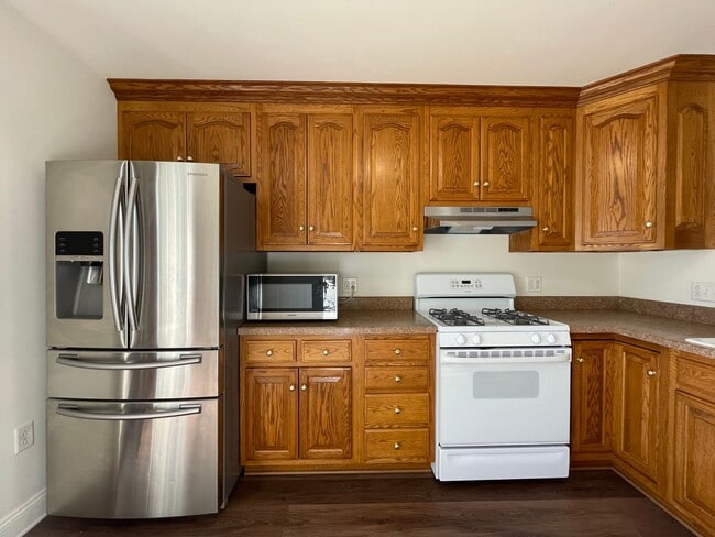 Building Photo - 3 Bedroom Townhome in Lancaster!