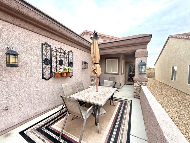 Building Photo - Great single-story two bedroom home in Sun City Aliante with golf course view
