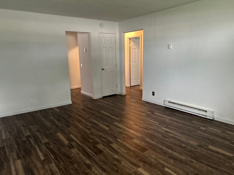Living Room. - 211 Smith Rd