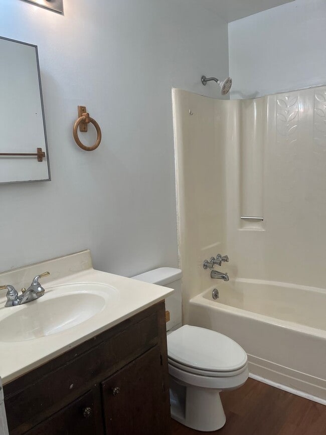 Building Photo - 2 Bedroom 2 Bath Duplex located in Dorchester 2 school district~