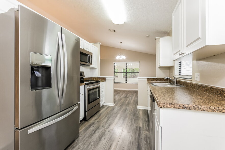 Building Photo - 1418 Mona Dr