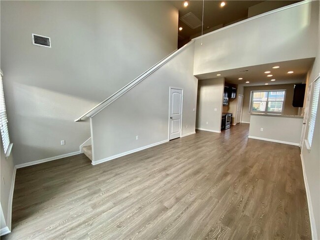 Building Photo - 516 E Slaughter Ln