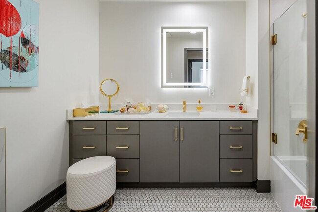 Building Photo - 118 Orlando Ave