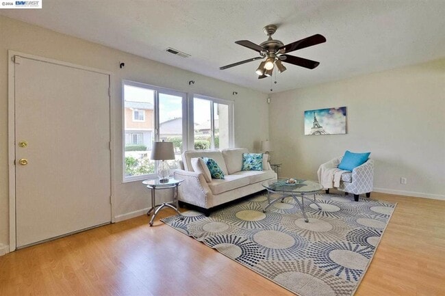 Building Photo - $2,890 / 3 BR - GORGEOUS TOWN HOME IN NORTHGATE AREA OF FREMONT!