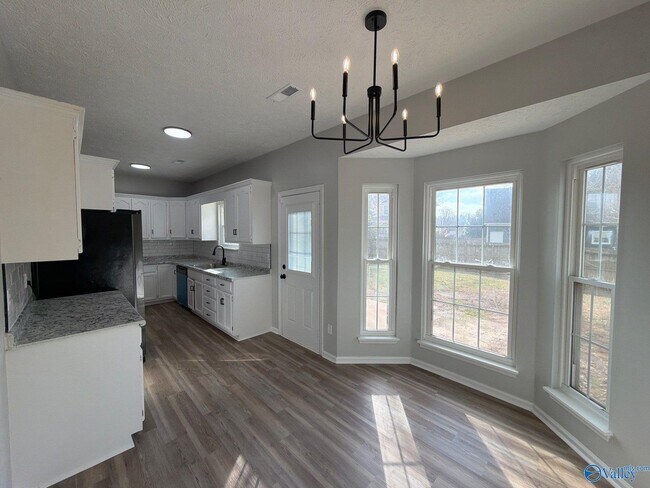 Building Photo - 103 Kestrel Ct SW