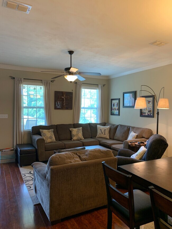 Building Photo - 3/2 IN HAMPTON CREEK SUBDIVISION- AVAILABLE SEPTEMBER 1, 2026