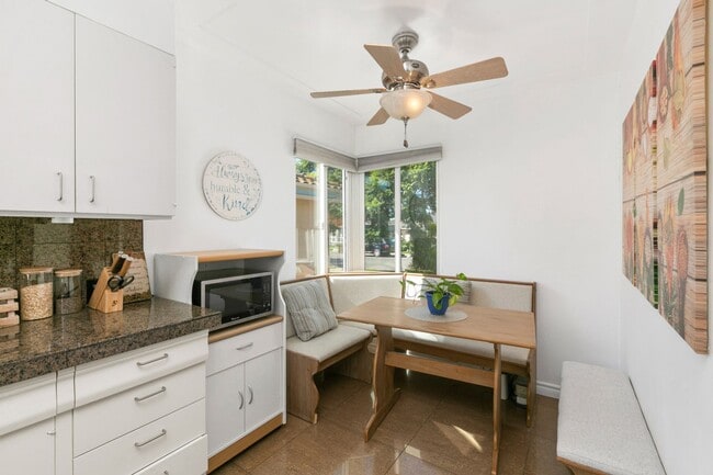 Building Photo - Spacious Talmadge Home WITH POOL!